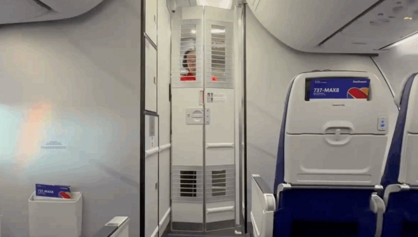 SOUTHWEST AIRLINES ПРЕДСТАВЛЯЕТ BOEING 737 MAX СО ВТОРЫМ БАРЬЕРОМ НА КАБИНЕ ЭКИПАЖА