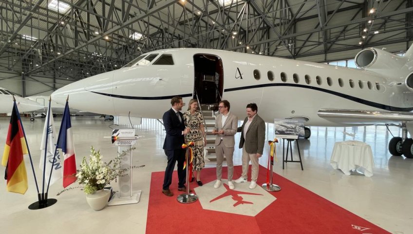 LUMINAIR ПОЛУЧИЛА ПЕРВЫЙ ИЗ ТРЁХ САМОЛЁТОВ FALCON 900LX