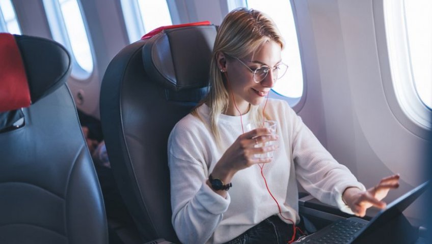 IATA ЗАПУСКАЕТ ГЛОБАЛЬНУЮ КАМПАНИЮ, ЧТОБЫ ПОМОЧЬ ПУТЕШЕСТВЕННИКАМ БЕЗОПАСНО ЛЕТАТЬ С ЛИТИЕВЫМИ БАТАРЕЯМИ