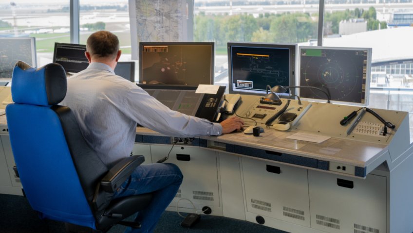 «НОЛЬ ДОЛЛАРОВ В ЗАРПЛАТЕ»: АВИАДИСПЕТЧЕРЫ США В СТРЕССЕ ИЗ-ЗА ЗАКРЫТИЯ ПРАВИТЕЛЬСТВА