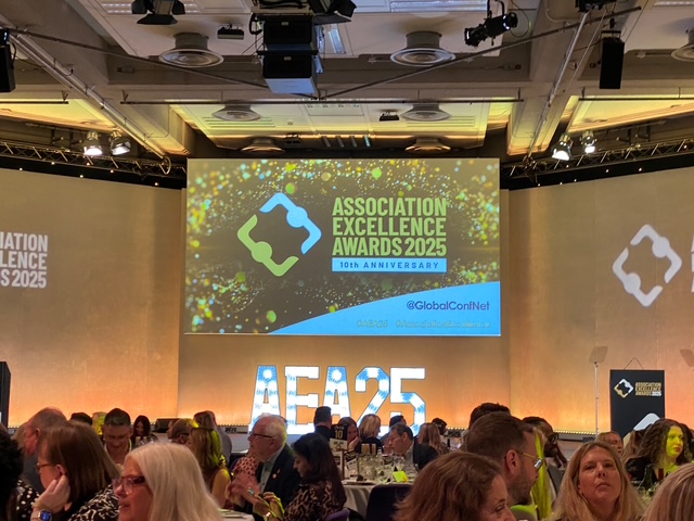 ТОСТ ЗА КОМАНДНУЮ РАБОТУ: КОГДА ВОЗДУШНОЕ ПРОСТРАНСТВО ВСТРЕТИЛОСЬ С ПИВОМ НА ЦЕРЕМОНИИ ВРУЧЕНИЯ НАГРАД ASSOCIATION EXCELLENCE AWARDS