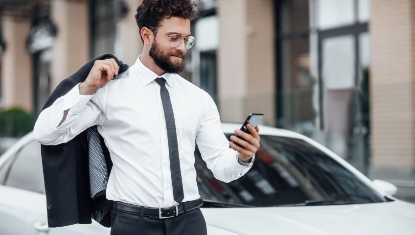 ДУБАЙ РАСМАН ХИЗМАТРАСОНИИ ТАКСИҲОИ БЕСАРНИШИНРО РОҲАНДОЗӢ НАМУД