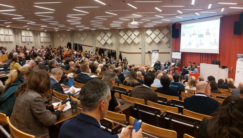 КОНФЕРЕНЦИЯ ДЛЯ РУКОВОДИТЕЛЕЙ, ГОТОВАЯ К ИСПОЛЬЗОВАНИЮ SAFIR — ВИДЕОДЕМОНСТРАЦИЯ ПРИМЕНЕНИЯ ДЕФИБРИЛЛЯТОРА В РЕЖИМЕ РЕАЛЬНОГО ВРЕМЕНИ